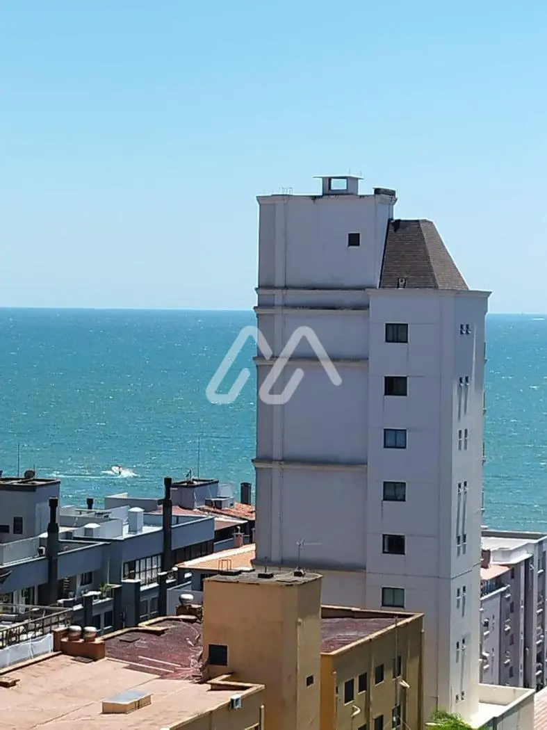 Quadra mar — Meia Praia (T1194) em Meia Praia