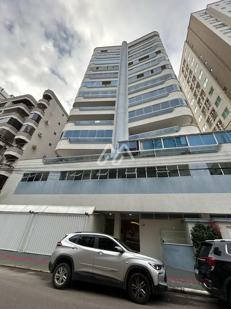 Excelente localização!!! — Meia Praia (T2286) em Meia Praia