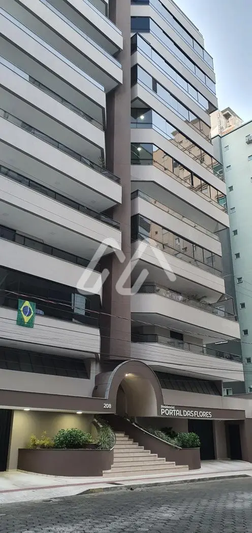 Ótima localização!!! — Meia Praia (T2143) em Meia Praia