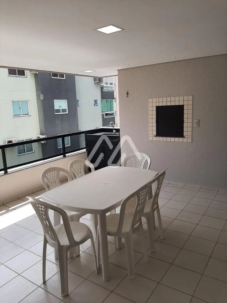 Ótima localização!!! — Meia Praia (T2143) em Meia Praia