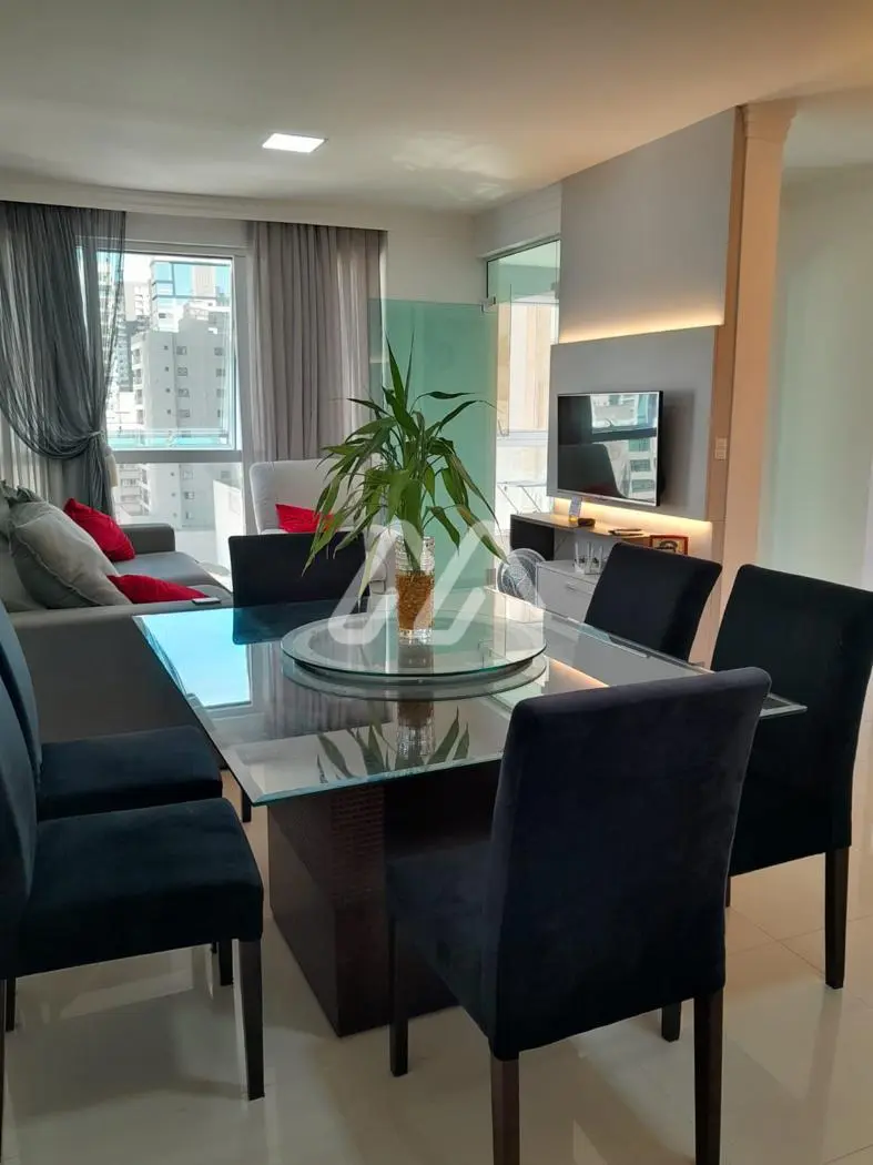 Apartamento com 3 suítes — Meia Praia (T1070) em Meia Praia