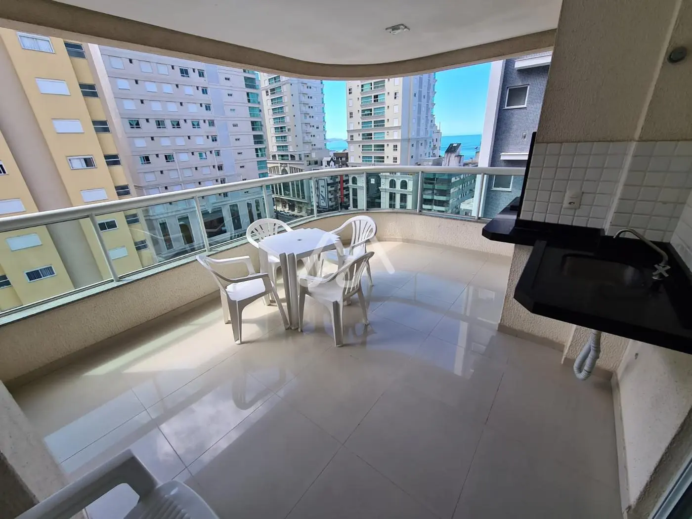 Vista mar - bem localizado — Meia Praia (T789) em Meia Praia