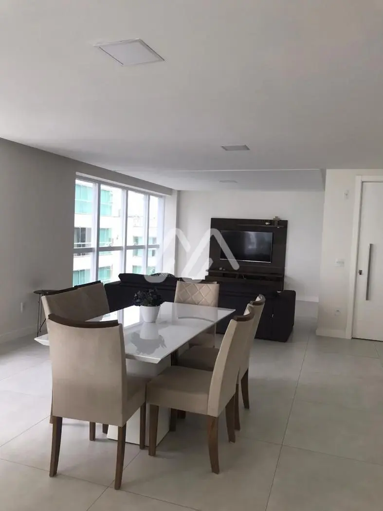 Ótima localização — Meia Praia (T449) em Meia Praia