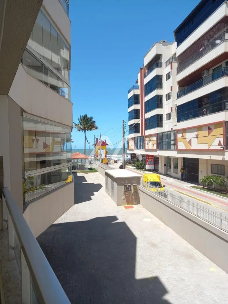 Frente mar com 2 dorm. — Meia Praia (T295) em Meia Praia