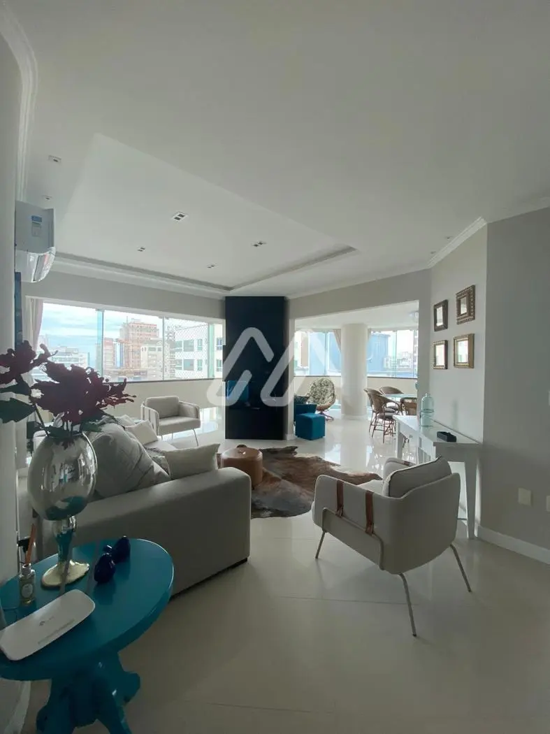 Apartamento com 1 suíte — Meia Praia (T982) em Meia Praia