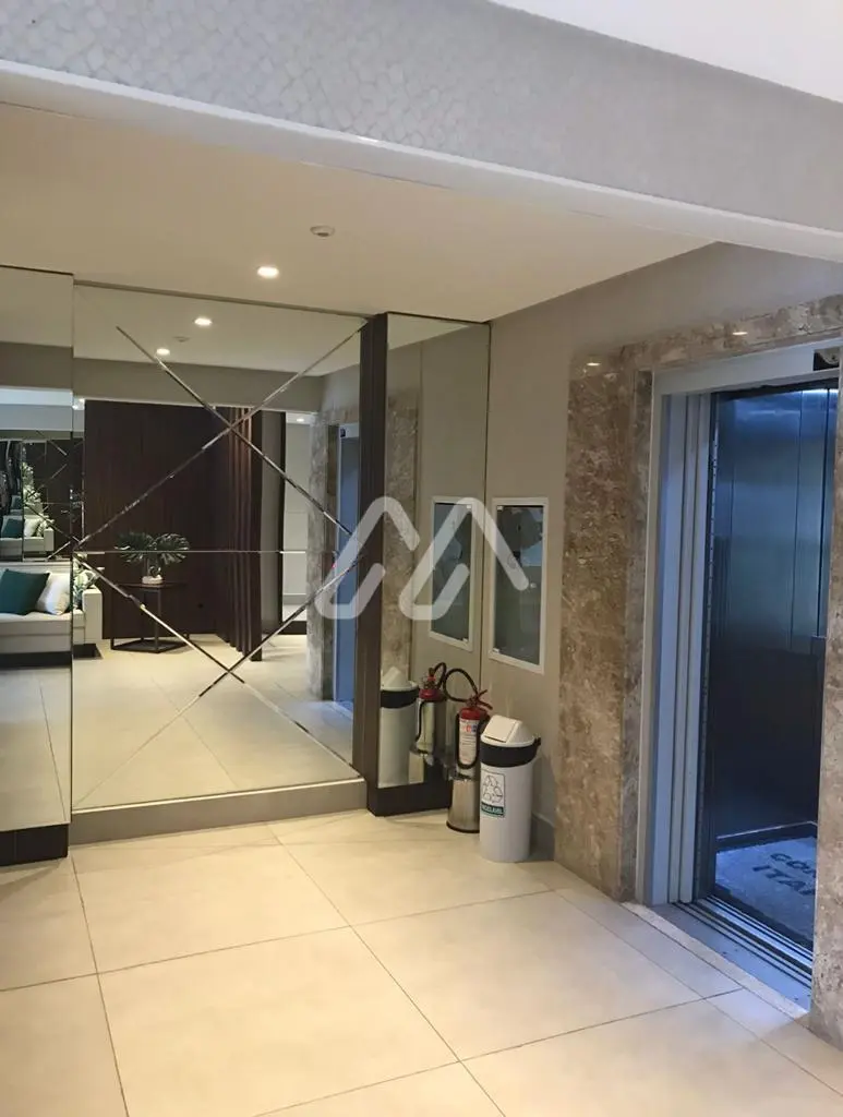 Ótima localização - 4 dormitórios — Meia Praia (T832) em Meia Praia