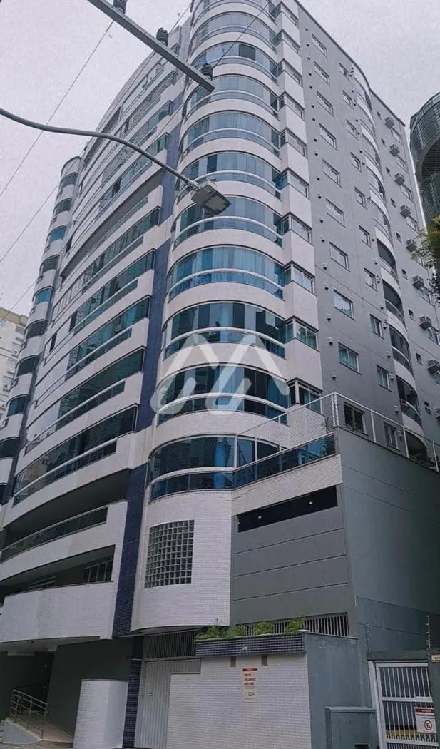 Vista mar - ótima localização — Meia Praia (T854) em Meia Praia