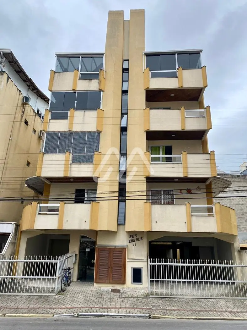 200 metros do mar — Meia Praia (T835) em Meia Praia