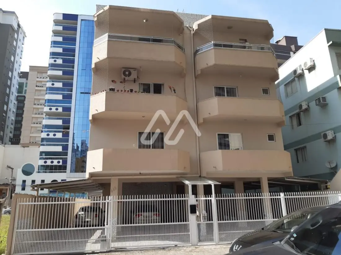 Apartamento com 1 suíte — Meia Praia (T870) em Meia Praia