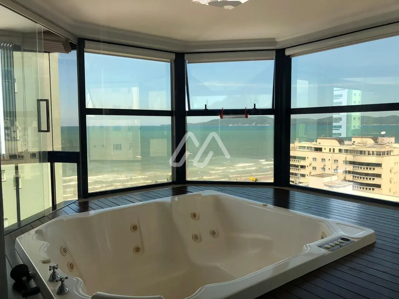 4 suítes-vista mar — Meia Praia (T2295) em Meia Praia