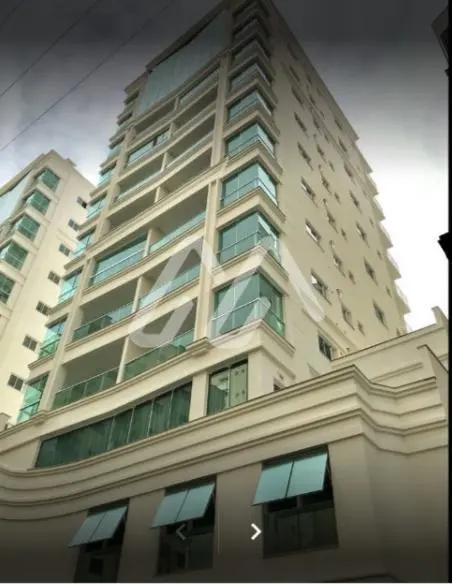 Apartamento com 3 suítes — Meia Praia (T293) em Meia Praia
