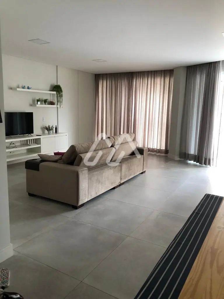 Apartamento com 4 suítes — Meia Praia (T1074) em Meia Praia