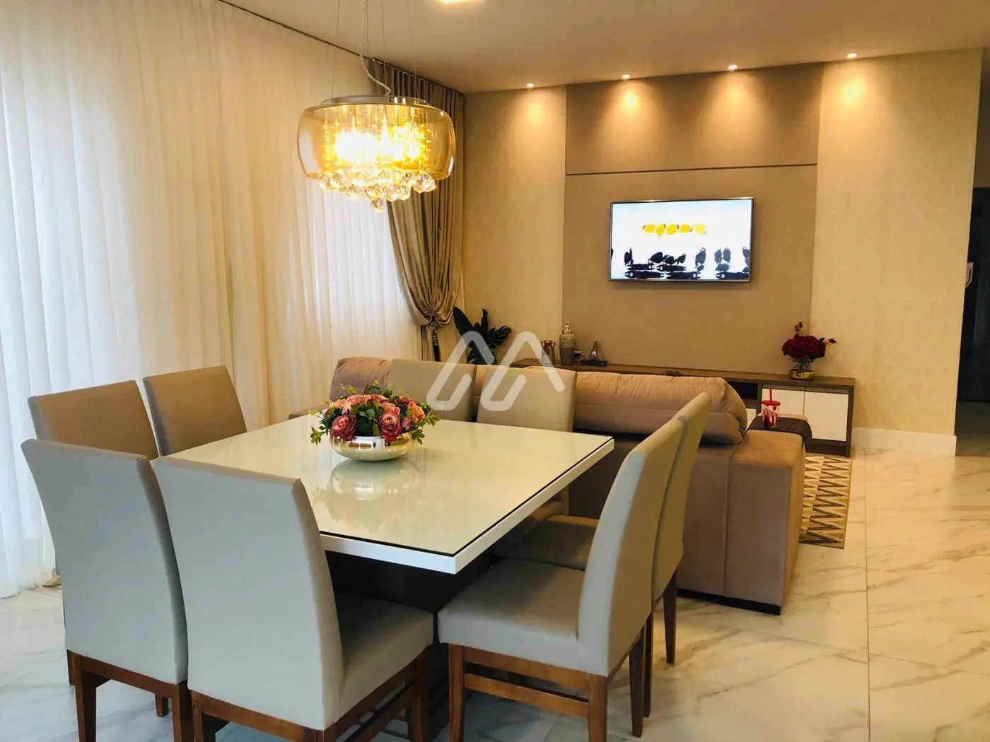 Apartamento com 3 suítes — Meia Praia (T901) em Meia Praia