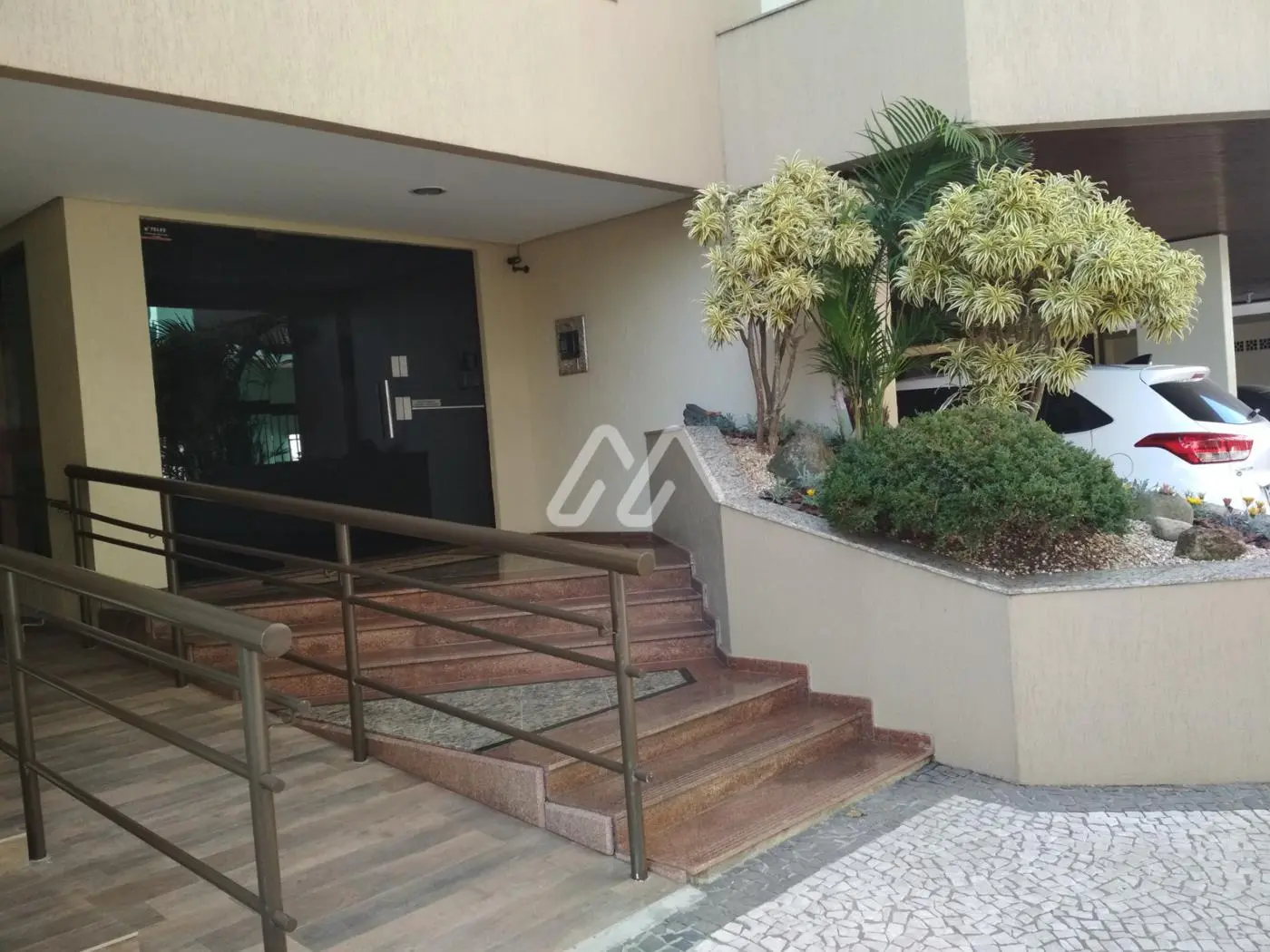 4 dormitórios - lateral mar — Meia Praia (T1637) em Meia Praia