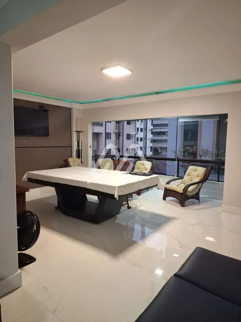 Apartamento com 1 suíte — Meia Praia (T819) em Meia Praia