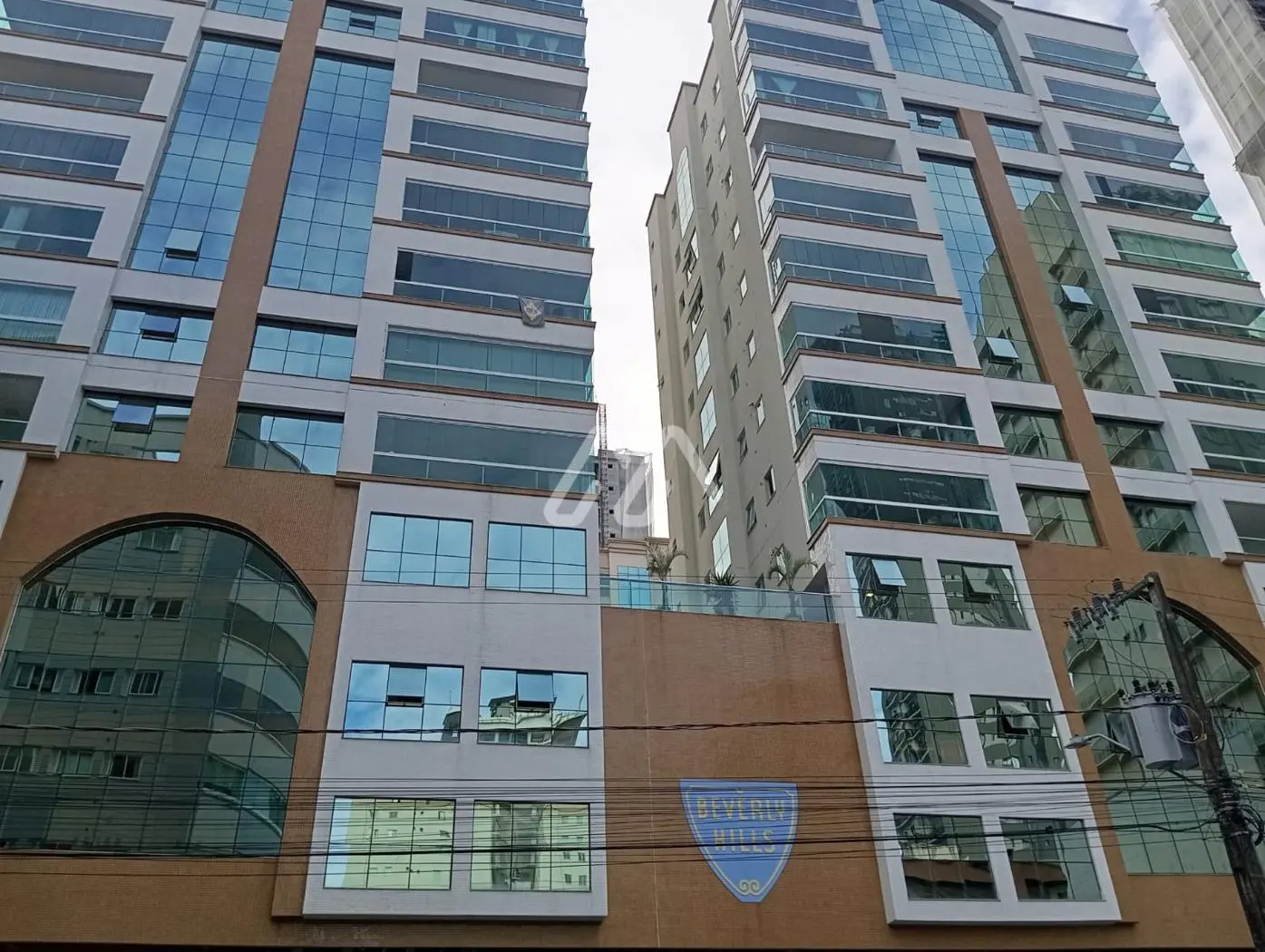 Apartamento com 4 suítes — Meia Praia (T946) em Meia Praia