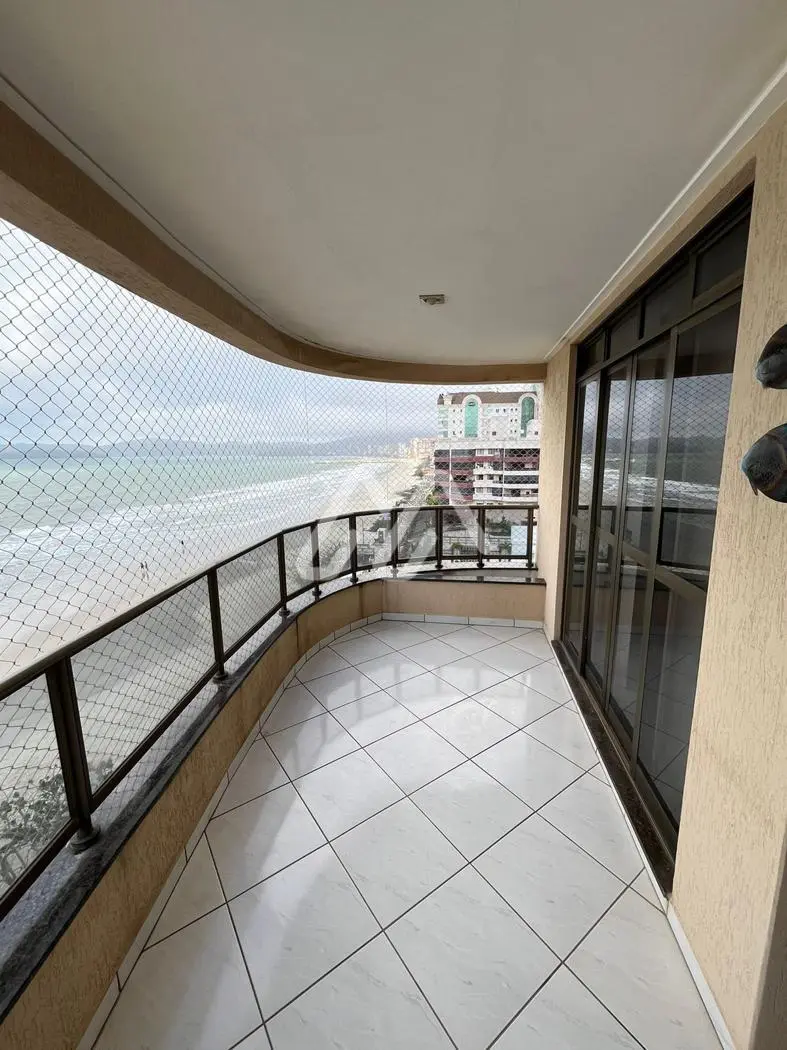 Frente mar — Meia Praia (T1592) em Meia Praia
