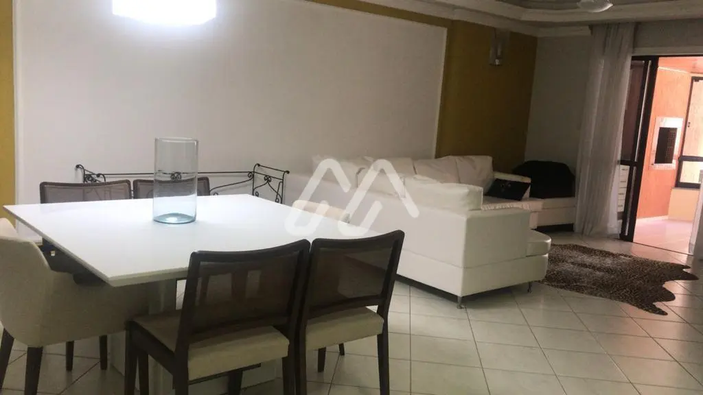Bem localizado — Meia Praia (T458) em Meia Praia