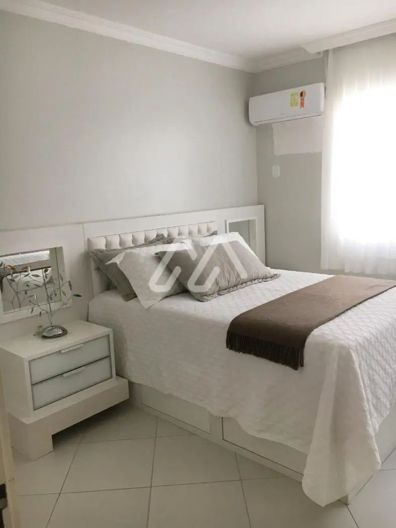 Excelente localização para família — Meia Praia (T815) em Meia Praia