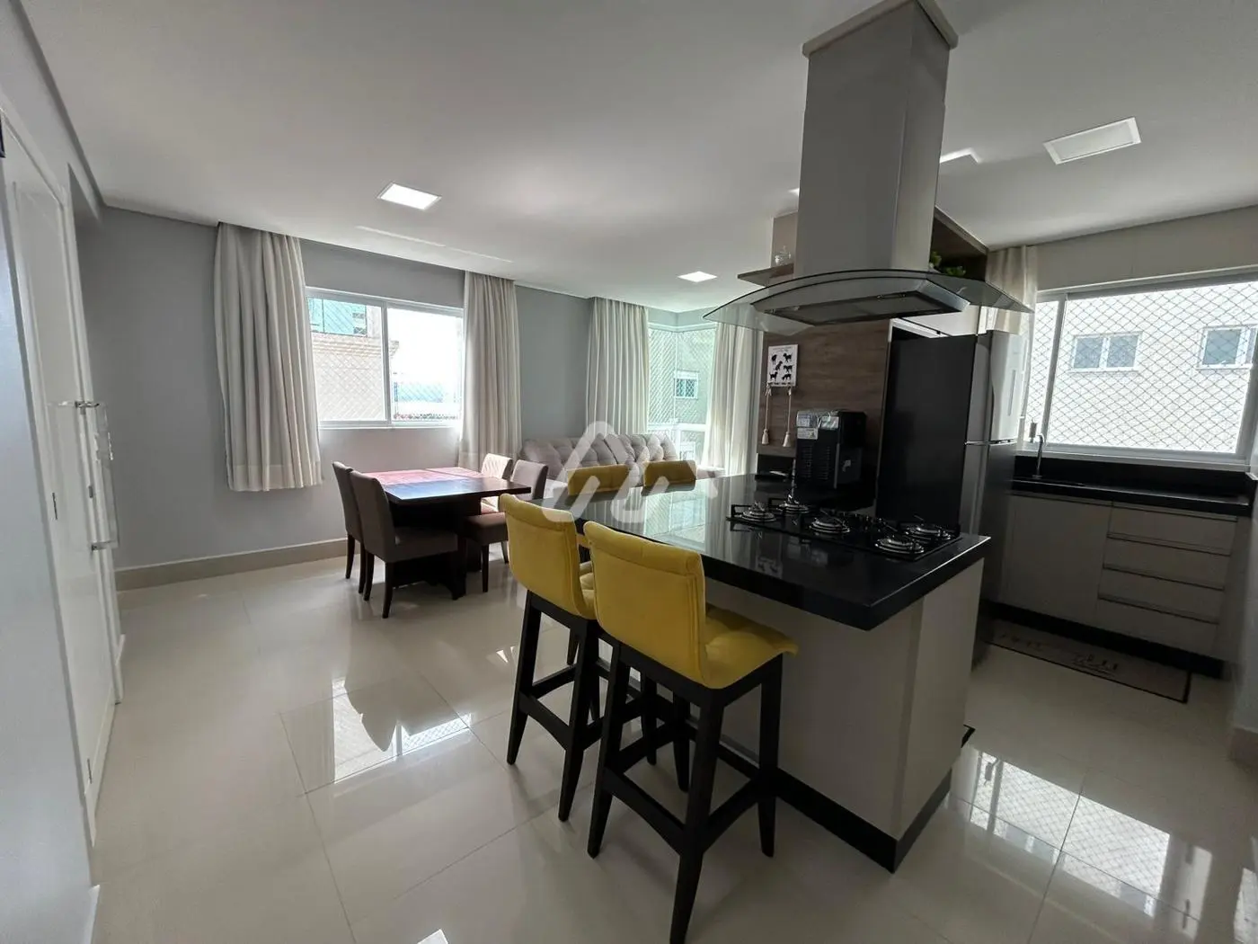 Quadra mar — Meia Praia (T2136) em Meia Praia