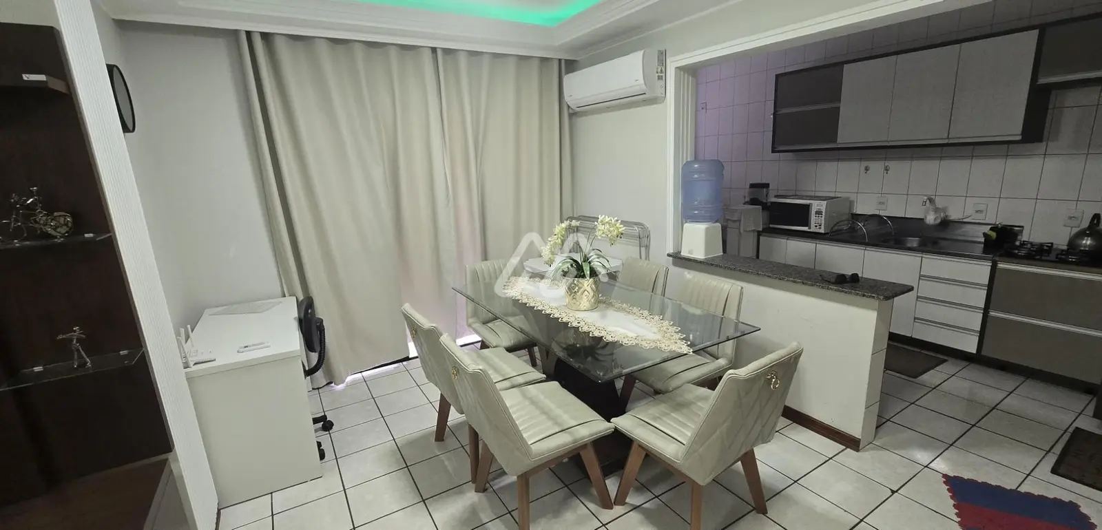 Apartamento com 1 suíte — Meia Praia (T1081) em Meia Praia