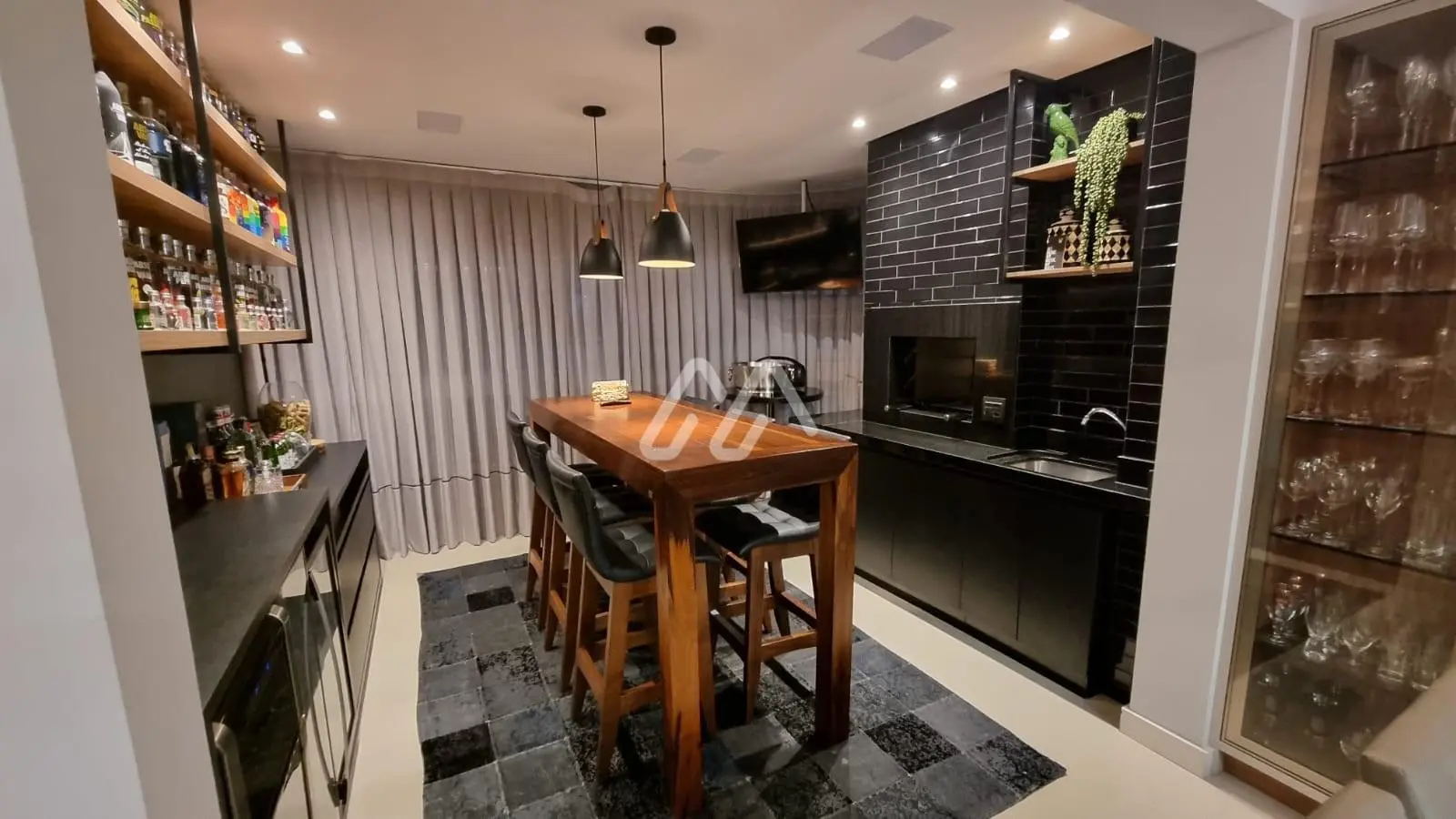 Apartamento com 3 suítes — Meia Praia (T1657) em Meia Praia
