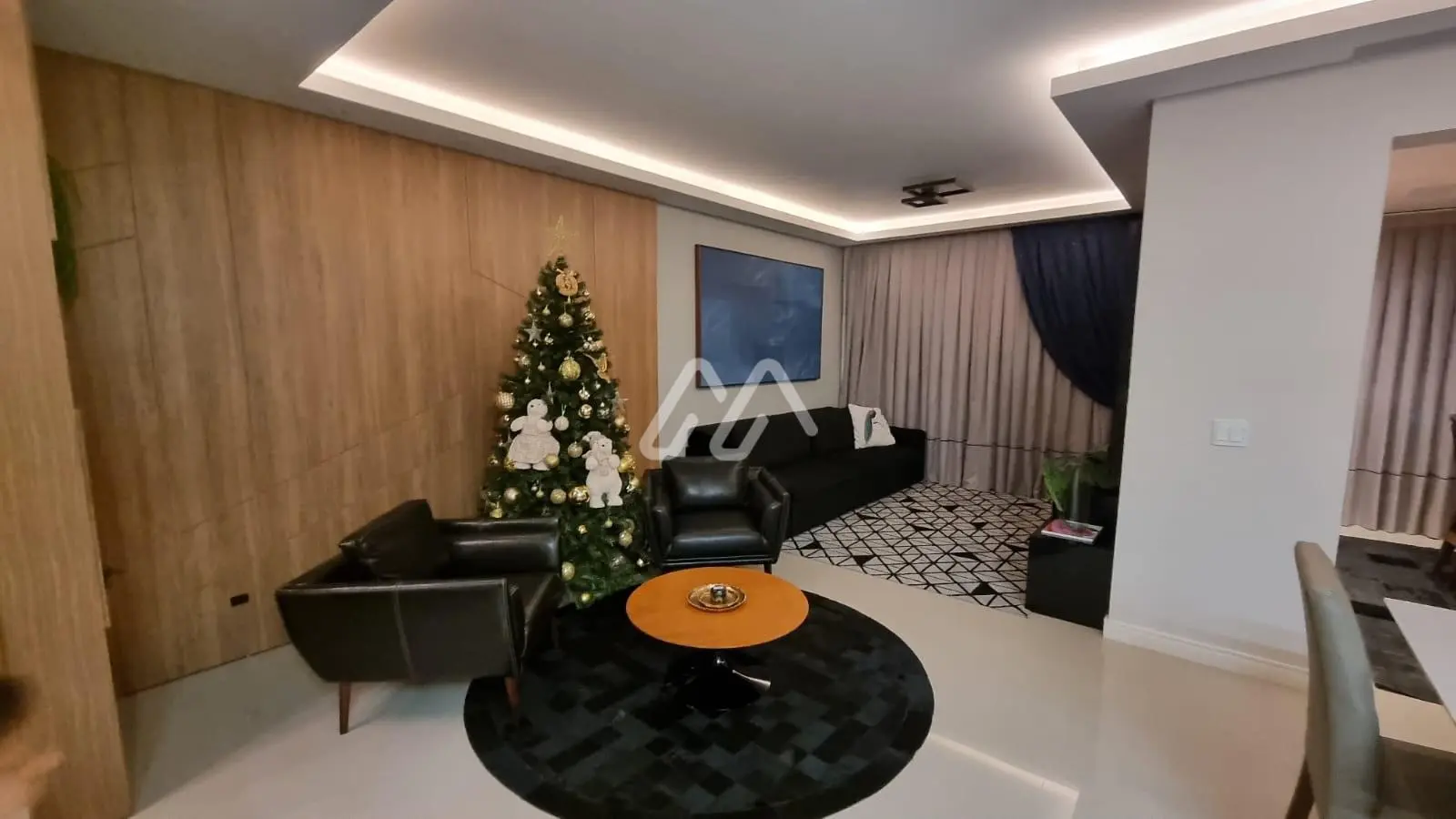 Apartamento com 3 suítes — Meia Praia (T1657) em Meia Praia