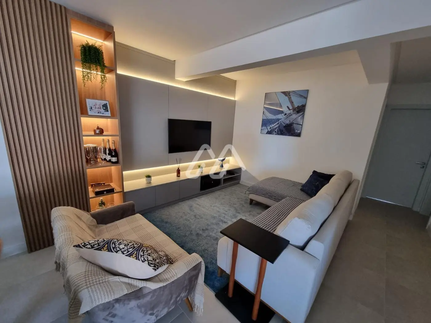 Conforto em ótima localização — Meia Praia (T284) em Meia Praia