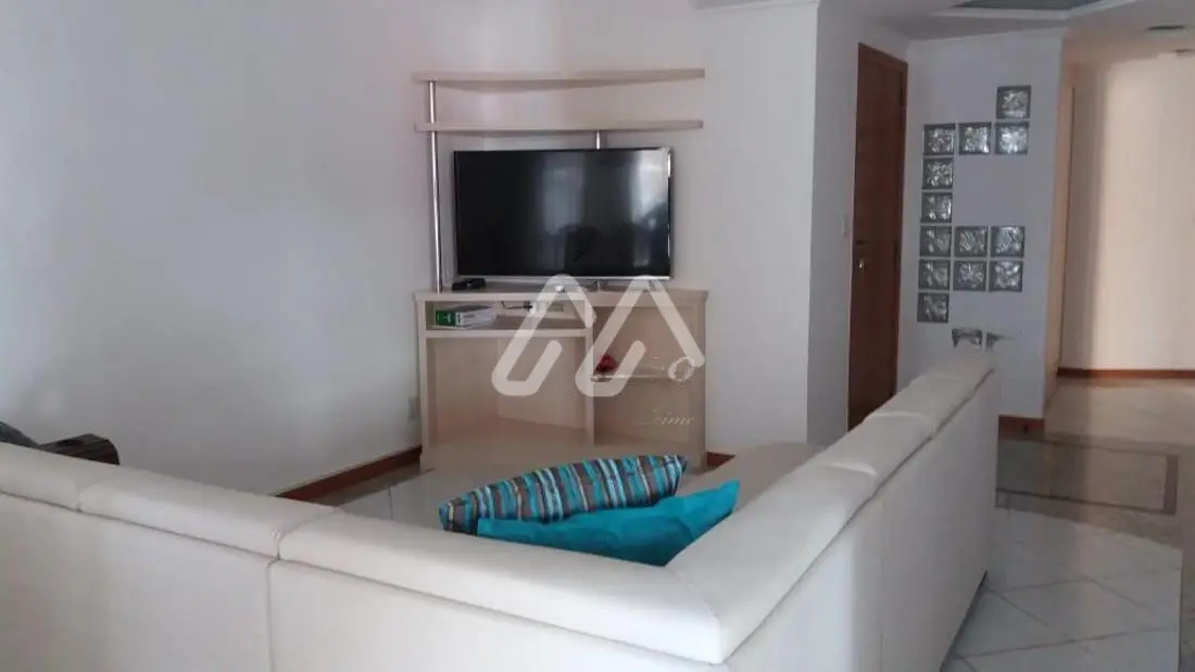 Bem localizado - 3 dormitórios — Meia Praia (T853) em Meia Praia