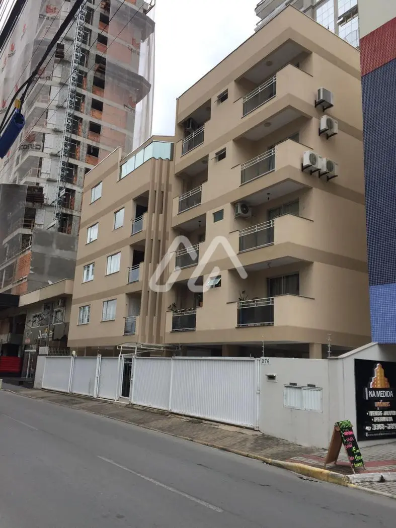 Apartamento com 2 dormitórios — Meia Praia (T834) em Meia Praia