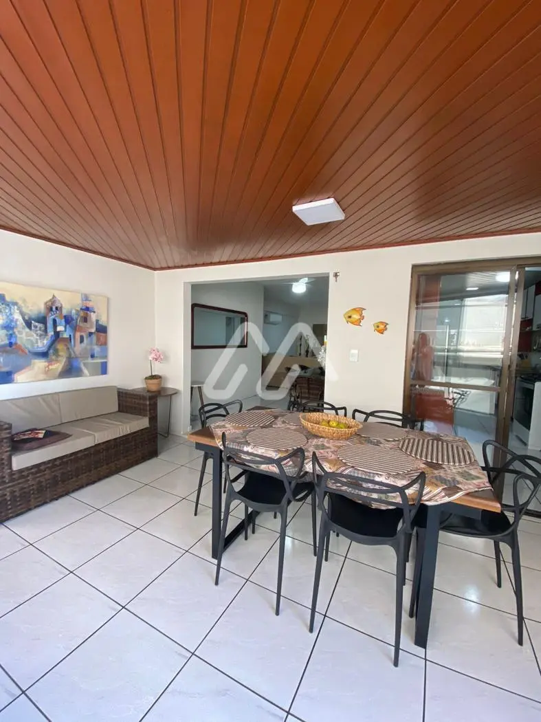 Excelente localização — Meia Praia (T804) em Meia Praia