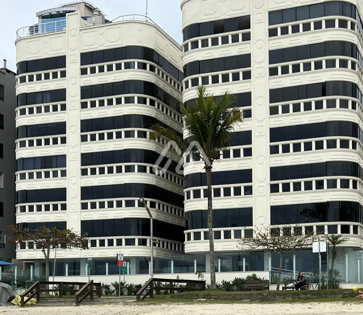 Quadra mar — Meia Praia (T459) em Meia Praia