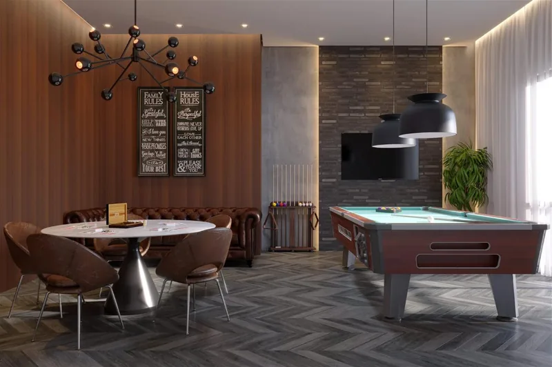 Sala de jogos com mesa de sinuca, sofá de couro e mesa de carteado